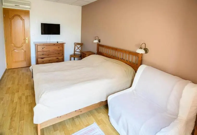Standard Kolmen Hengen Huone, Tekergő Motel és étterem