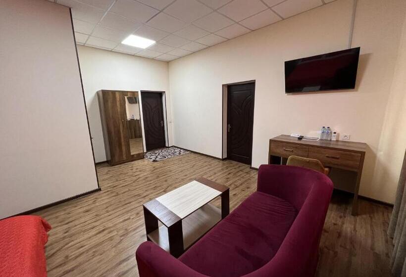 חדר דלוקס לשלושה, Uzumfermer Hotel & Winery