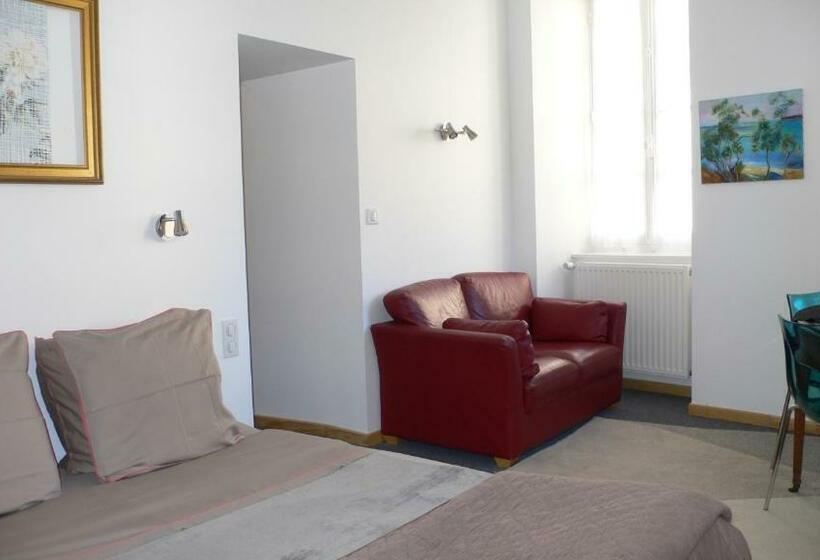 غرفة ديلوكس, Ermitage De Peyreleau