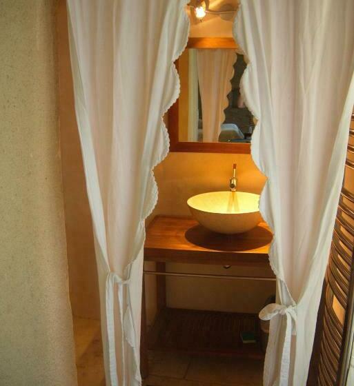 חדר יוקרתי, Le Clos De L Ambre