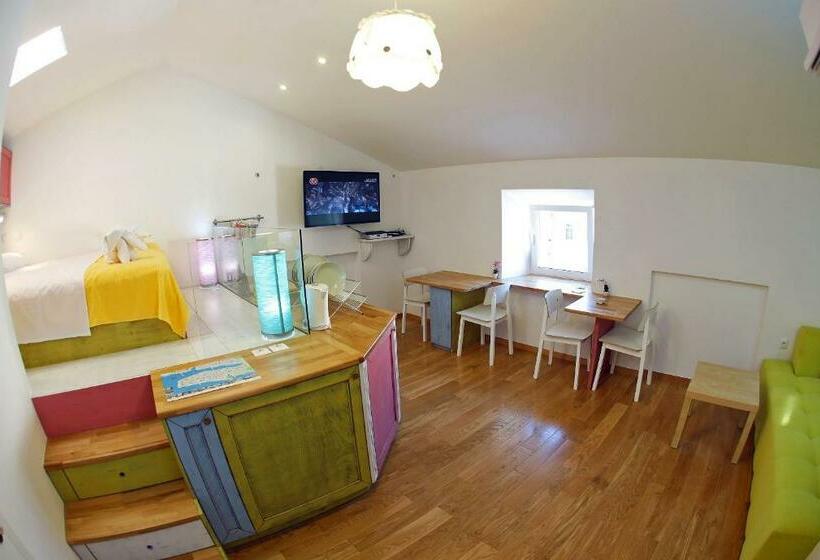 高级工作室, Central Apartments Integrated