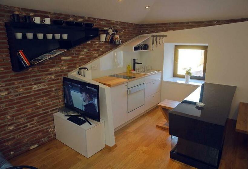 高级工作室, Central Apartments Integrated