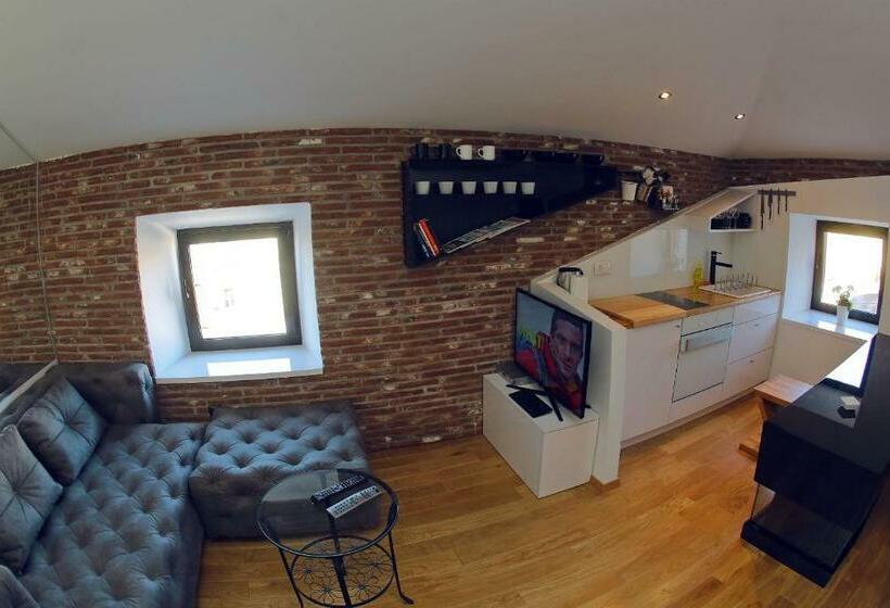 高级工作室, Central Apartments Integrated