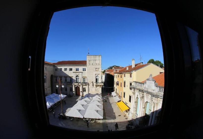 高级工作室, Central Apartments Integrated