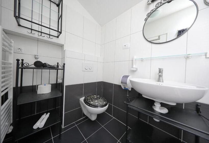 高级工作室, Central Apartments Integrated