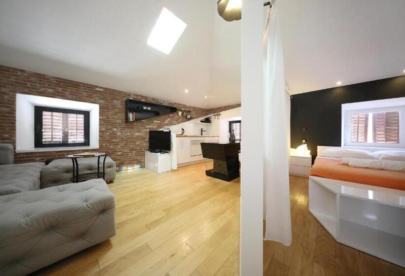 高级工作室, Central Apartments Integrated