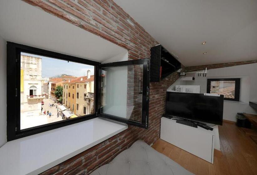 高级工作室, Central Apartments Integrated