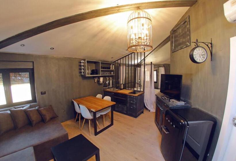 标准工作室, Central Apartments Integrated