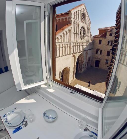 标准工作室, Central Apartments Integrated