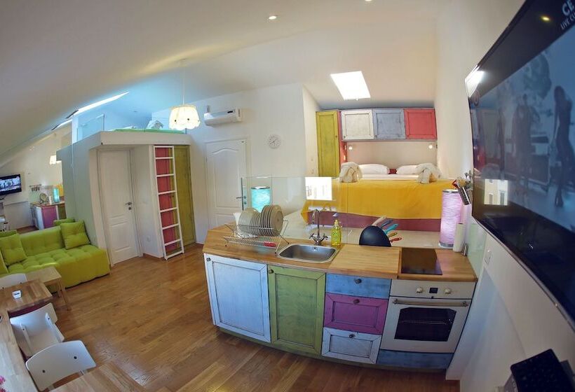 高级工作室, Central Apartments Integrated