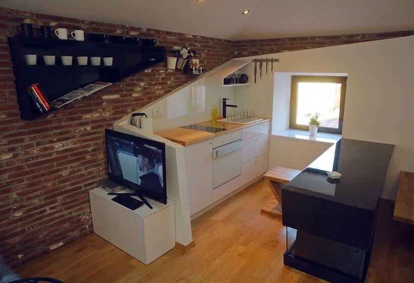 高级工作室, Central Apartments Integrated