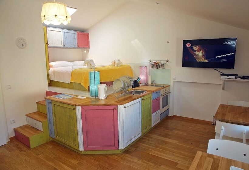 高级工作室, Central Apartments Integrated