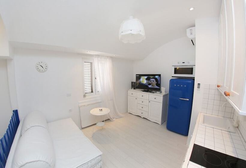 标准工作室, Central Apartments Integrated