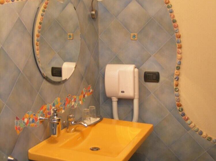 غرفة قياسية ثلاثية مزودة بشرفة, Agriturismo Borgo San Martino