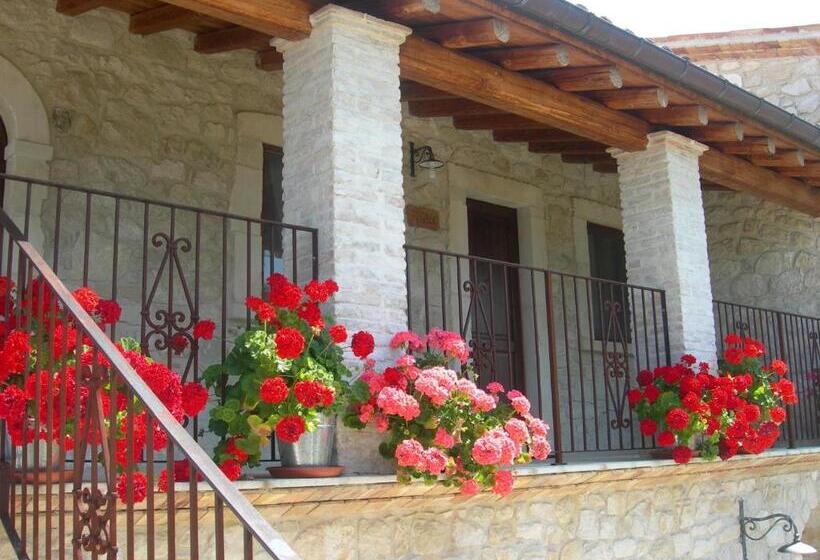 غرفة قياسية ثلاثية مزودة بشرفة, Agriturismo Borgo San Martino