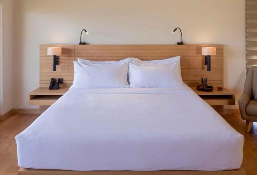 سوییت لوکس, Dhensa Resort