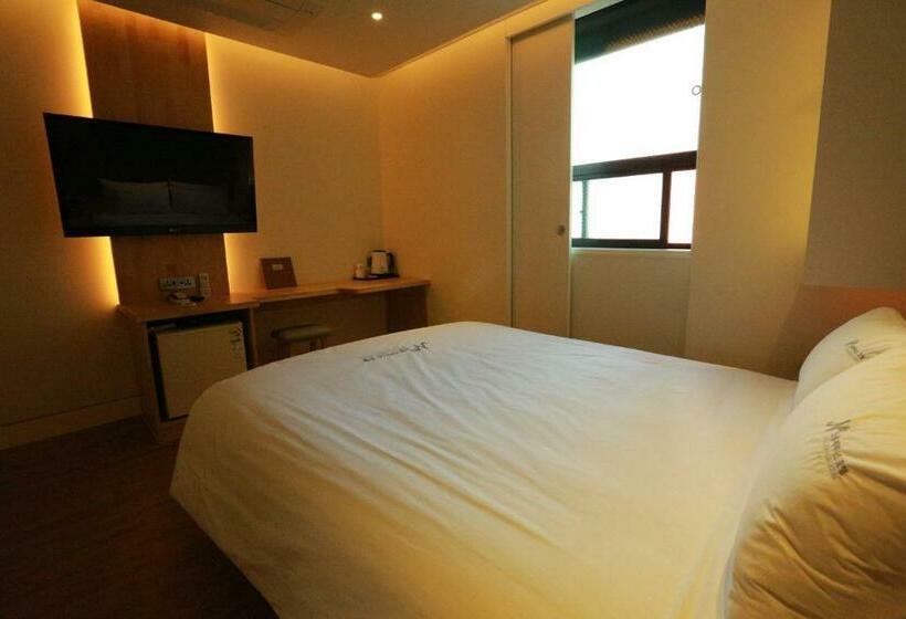 Camera Deluxe, Noel Business