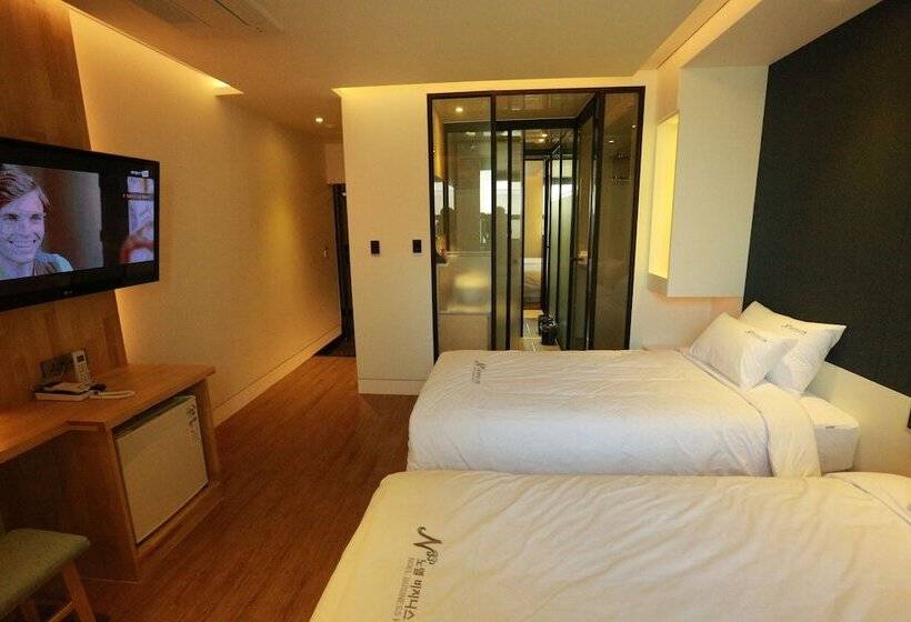 Camera Deluxe, Noel Business