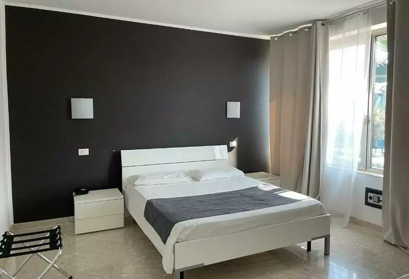 デラックスの４人部屋, Noventa