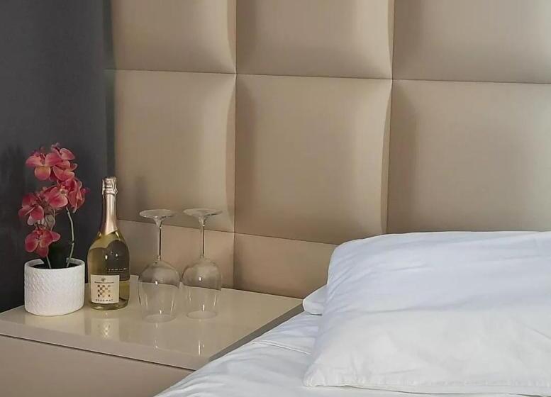 Номер Deluxe, Noventa