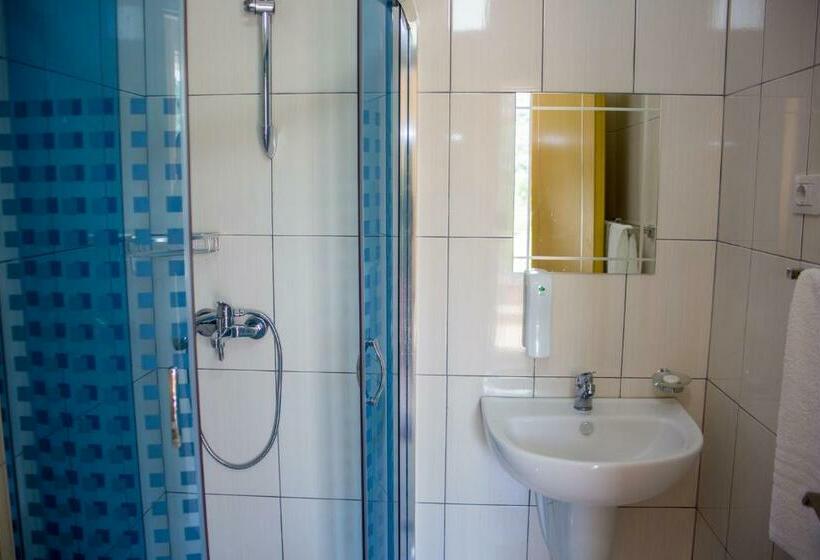 חדר סטנדרט נוף לים עם מרפסת, Royal