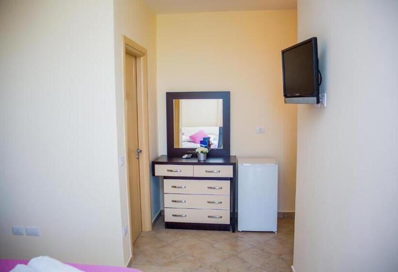 חדר סטנדרט לארבעה נוף לים, Royal