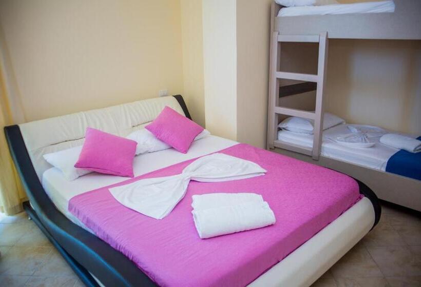 חדר סטנדרט לארבעה נוף לים, Royal