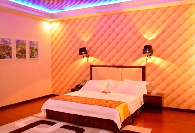 اتاق لوکس, Warm Harbor