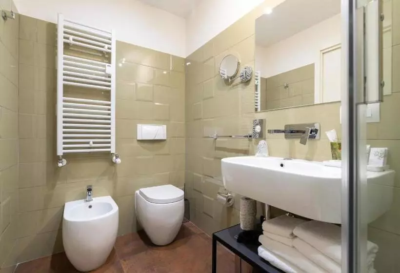 سوییت, Castello Guest House Milano