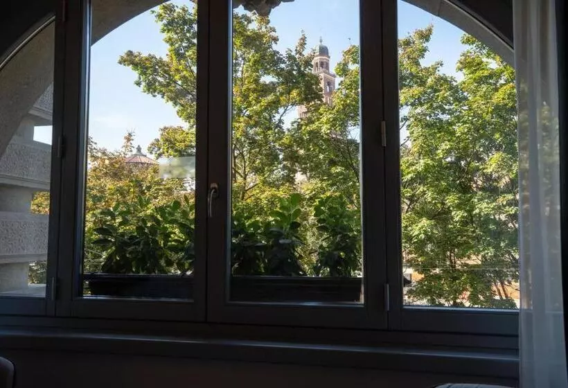سوئیت با چشم‌انداز, Castello Guest House Milano