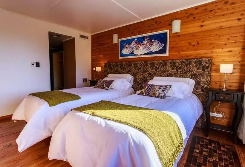 Standard Kolmen Hengen Huone, Faraway