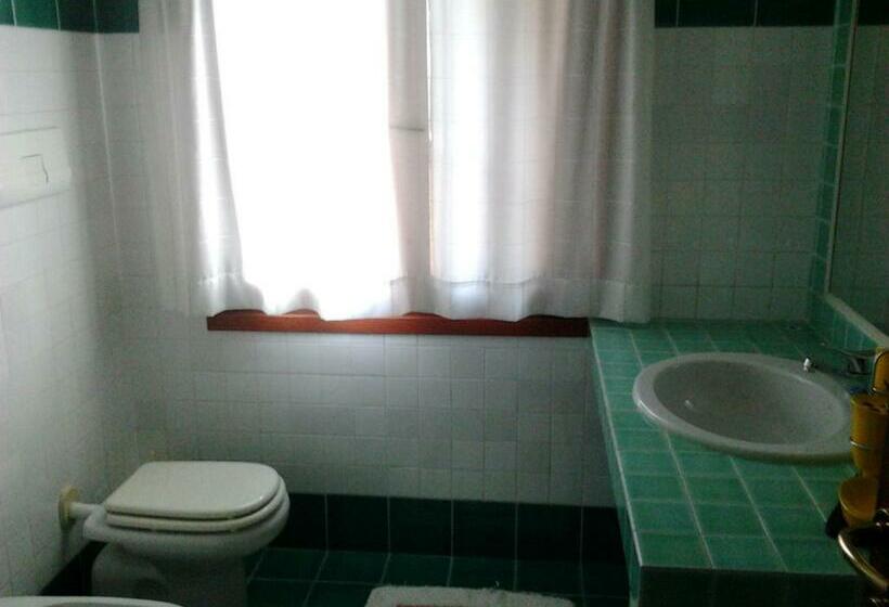 اتاق لوکس, Bandi House