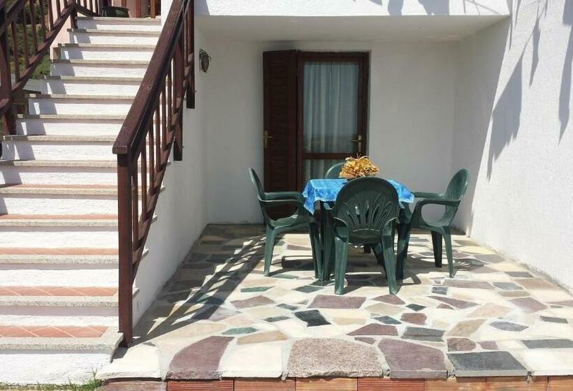 اتاق استاندارد, Bandi House