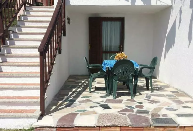 اتاق استاندارد, Bandi House