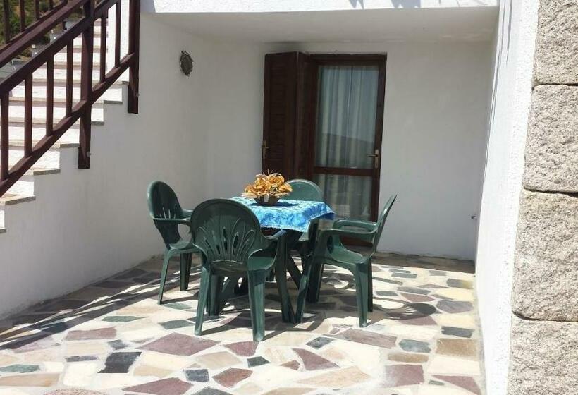 اتاق استاندارد, Bandi House