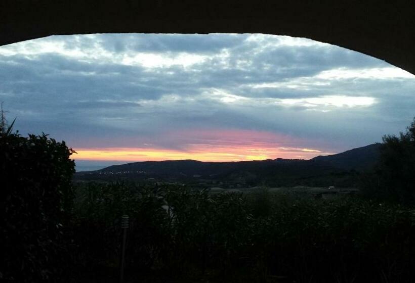 اتاق استاندارد, Bandi House