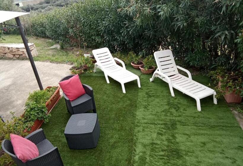 اتاق استاندارد, Bandi House