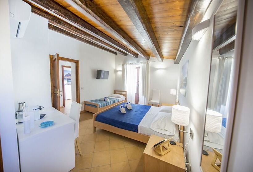 带阳台的三人标准间, Cefalu In Blu