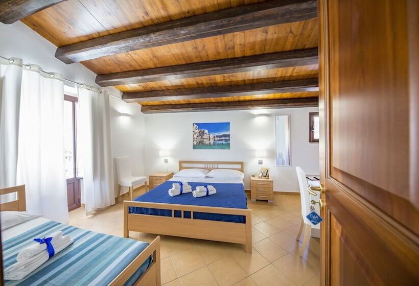 带阳台的三人标准间, Cefalu In Blu