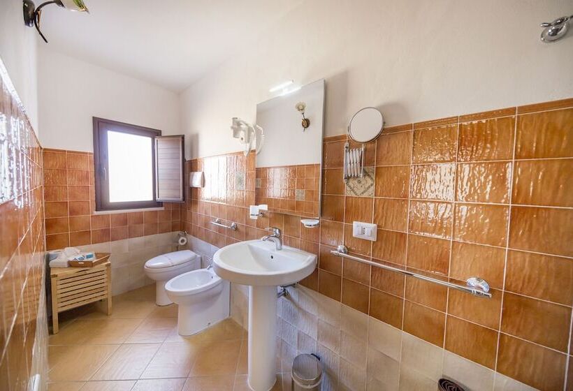 带海景的高档三人间, Cefalu In Blu