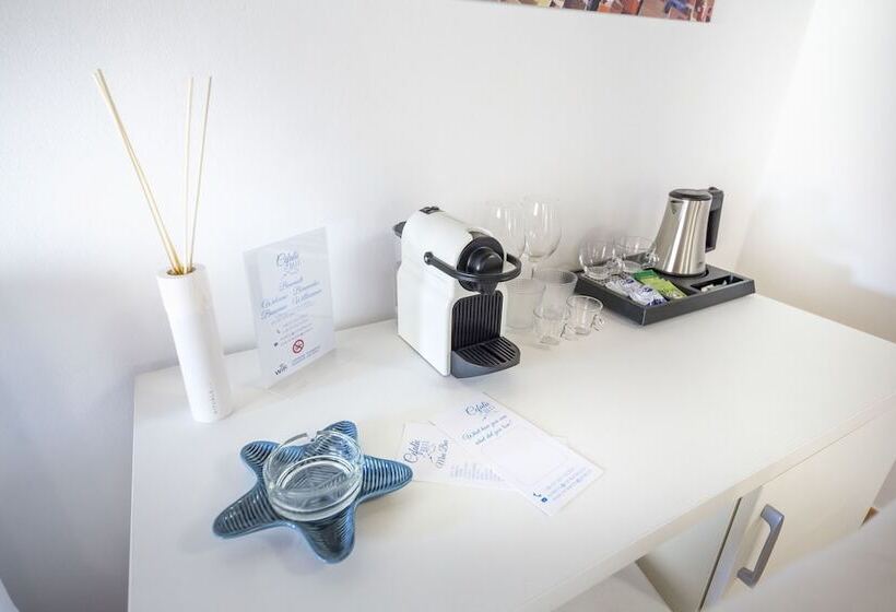 带海景的高档三人间, Cefalu In Blu