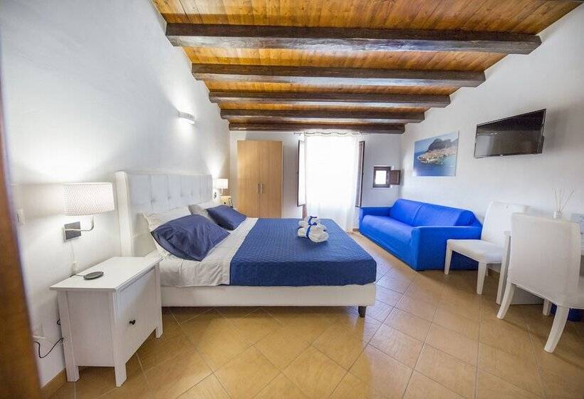 带海景的高档三人间, Cefalu In Blu