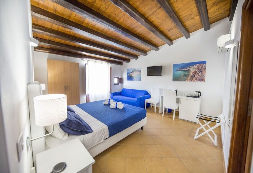 带海景的高档三人间, Cefalu In Blu