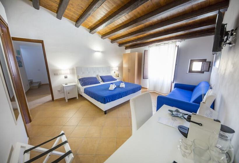 带海景的高档三人间, Cefalu In Blu