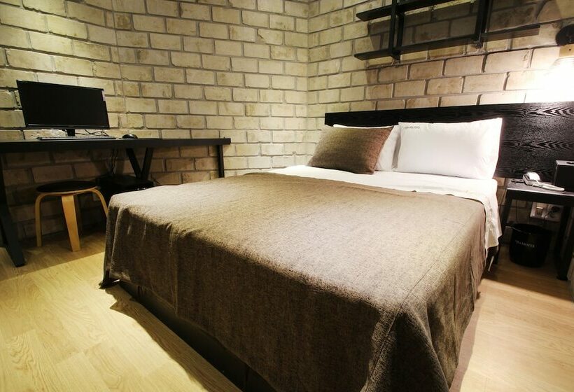 스탠다드 룸, 17th