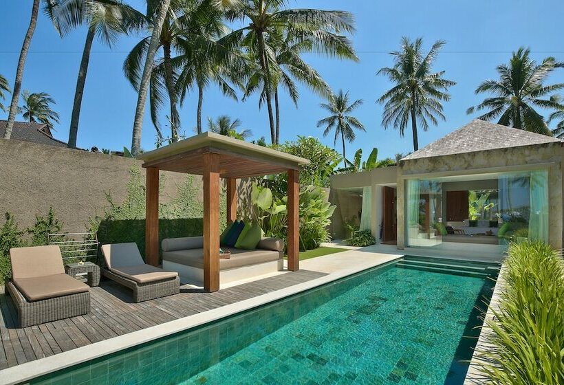 فيلا ديلوكس غرفة نوم, Candi Beach Villas