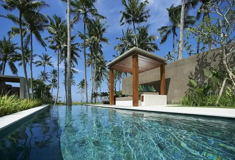 ویلای لوکس 1 خوابه, Candi Beach Villas