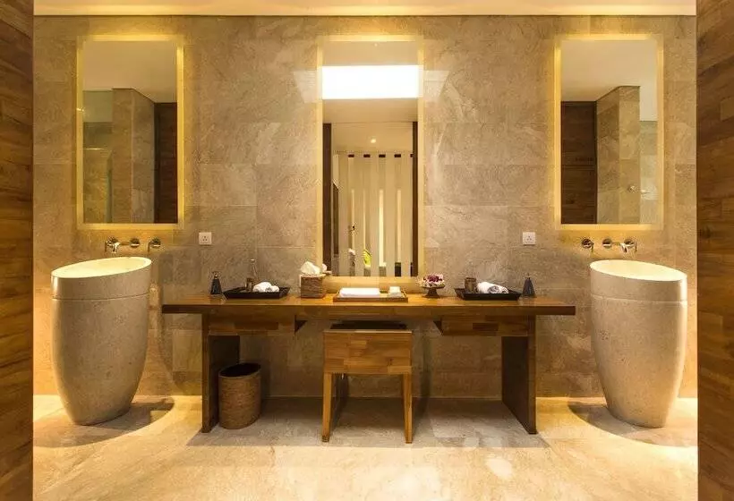 ویلای لوکس 1 خوابه, Candi Beach Villas