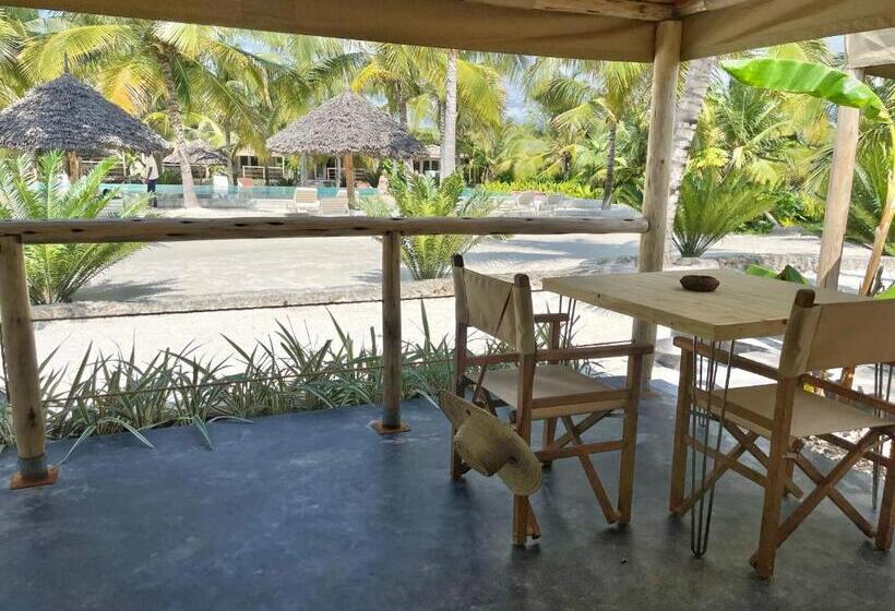 חדר סטנדרט נוף לבריכה, Mwezi Boutique Resort