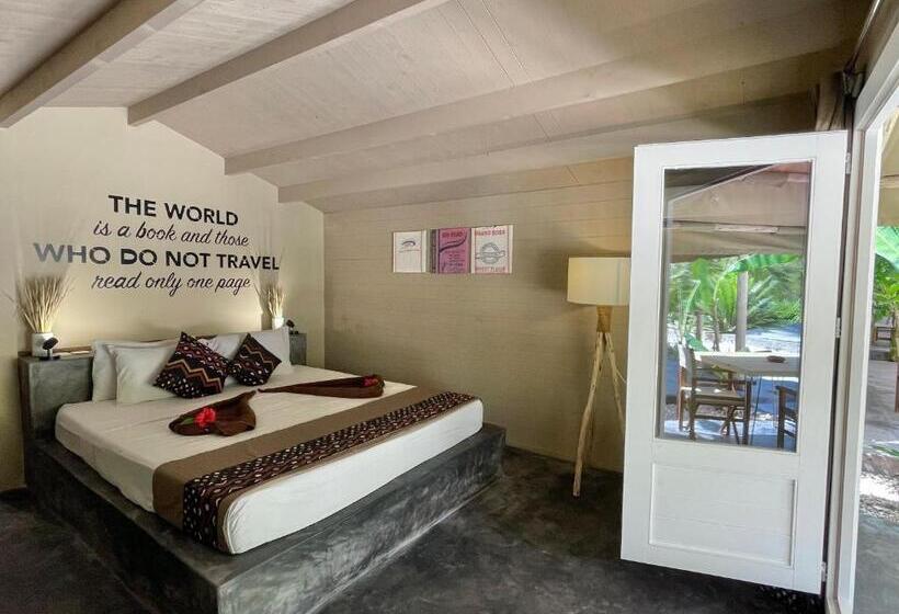 חדר סטנדרט נוף לבריכה, Mwezi Boutique Resort